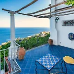 Paradiso With Incredible Sea View By Wonder Tour Dom wakacyjny